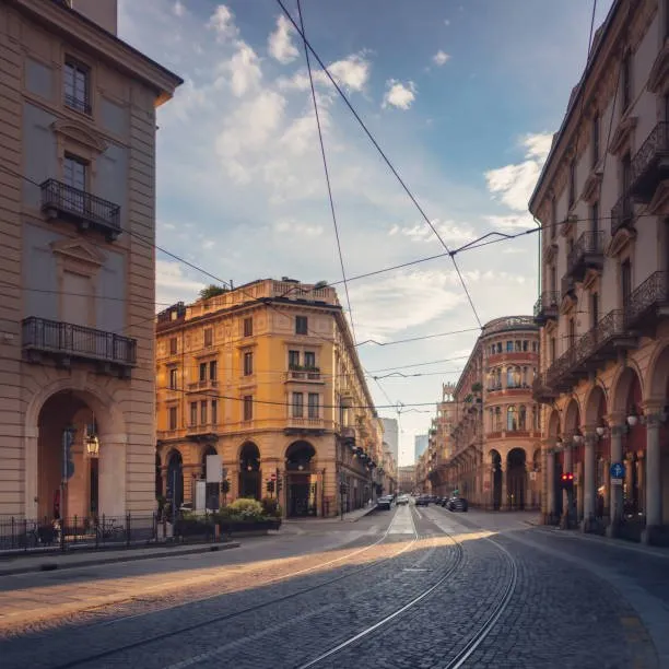 Laboratorio sartoriale Sartoria Surace su Via Passo Buole, vicino al centro di Torino